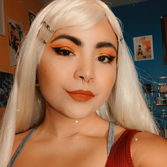 Meet your Posh Ambassador, Raquel - Picture 2 of 3